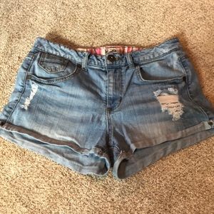Size 9 Mudd ripped jean shorts